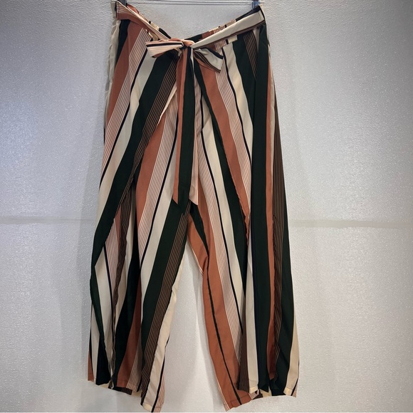 NWOT Plus Size Printed Drawstring Waist Split Side Wide Leg Pants 3X LARGE PLUS - Picture 4 of 17